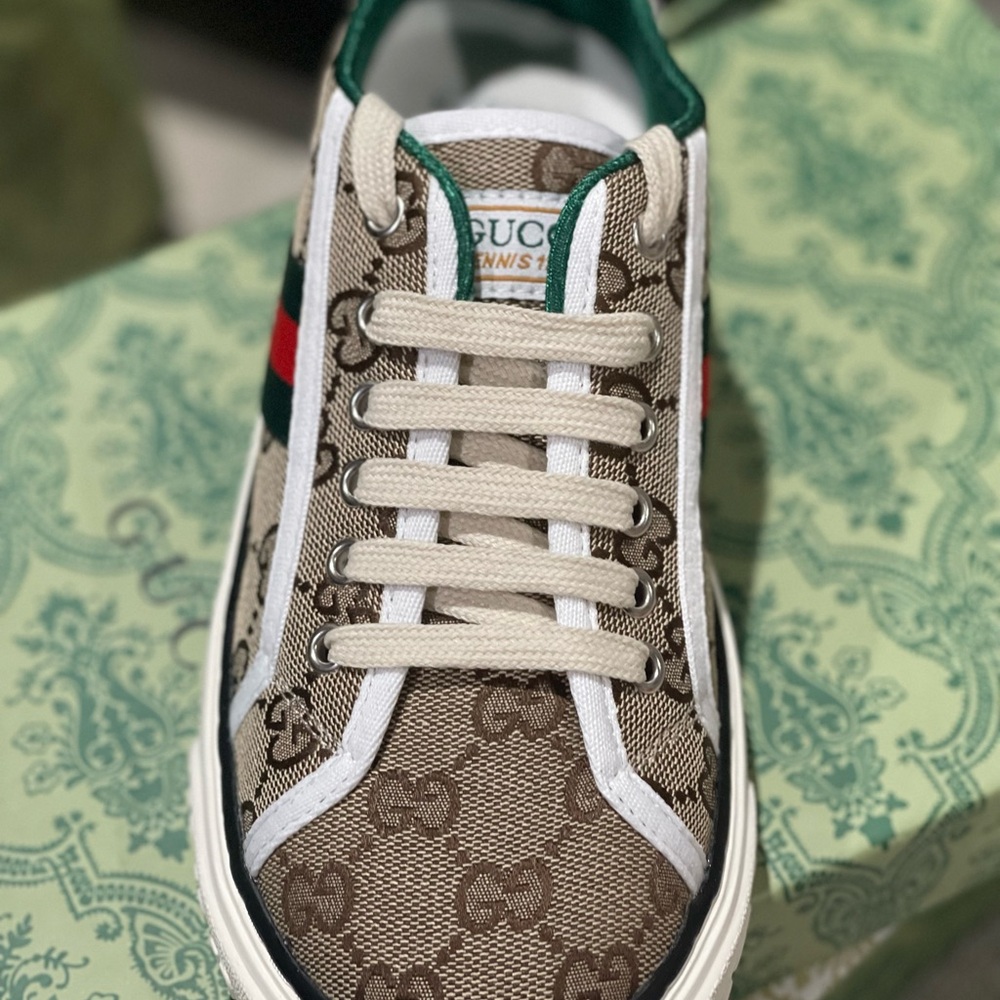 Unisex tennis shoes